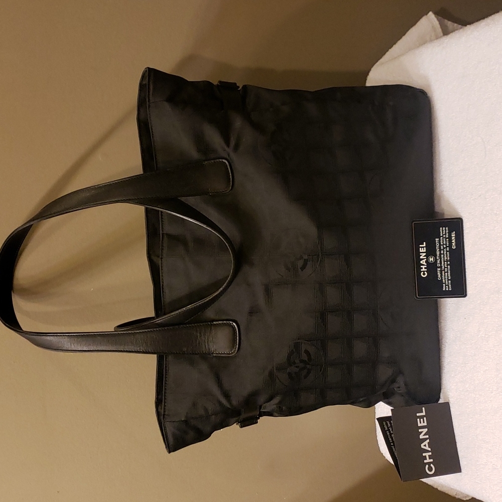 Chanel tote - Picture 4 of 17